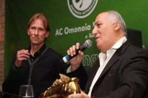 ΑΤΑΚΕΣ για Θύρα 9 και Παπασταύρου