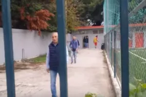 "Tρία παιχνίδια σας έχω δώσει να σωθείτε και μιλάς;"