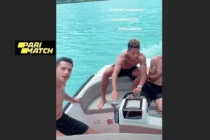 Βόλταραν με το σκάφος οι ΑΠΟΕΛίστες (βίντεο)