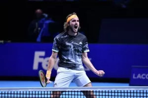 Τρομερός Τσιτσιπάς στα ημιτελικά του ATP Finals!