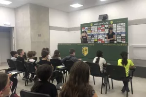 Ξενάγηση στην ΑΡΕΝΑ για τα παιδιά του Ε' Δημοτικού Αραδίππου (Φώτος)
