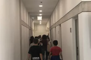 Ξενάγηση στην ΑΡΕΝΑ για τα παιδιά του Ε' Δημοτικού Αραδίππου (Φώτος)