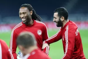 «Παραγγελιά» για (νέο) στόπερ… έφυγε από τον Ολυμπιακό