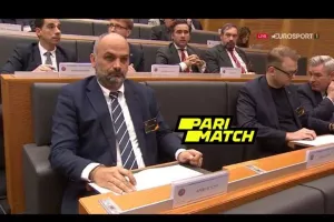 Ο Θύμιος λίγο πριν ανοίξει το... μπαλάκι!
