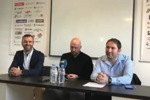 Toshack/"Νεαρούς, εξάδα και... Ευρώπη" (βίντεο/φώτος)