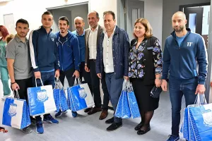 Επίσκεψη στο παιδιατρικό τμήμα του Γενικού Νοσοκομείου Λεμεσού (Φώτος)