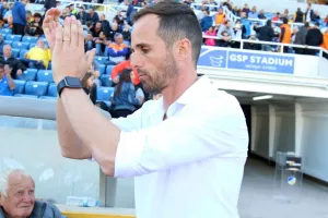 Προσέλαβε 17, ΑΠΕΛΥΣΕ 17!