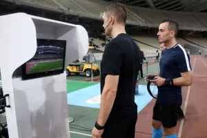 Πενήντα διαιτητικές αποφάσεις άλλαξαν μέσω VAR στον α’ γύρο!