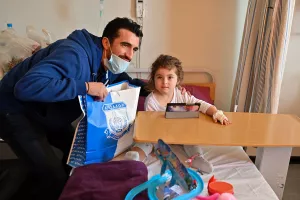 Επίσκεψη στο παιδιατρικό τμήμα του Γενικού Νοσοκομείου Λεμεσού (Φώτος)