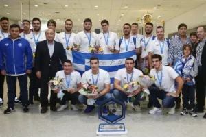 Στην Ελλάδα με την κούπα οι Παγκόσμιοι πρωταθλητές