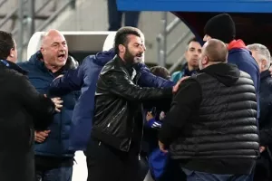 Το βίντεο της αψιμαχίας Μπέου - Καραπαπά!