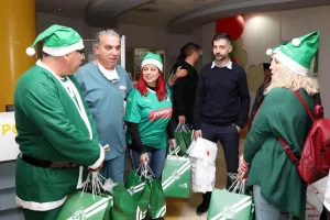 ΟΜΟΝΟΙΑ/ Χριστουγεννιάτικη επίσκεψη στο Μακάρειο Νοσοκομείο (Φώτος)