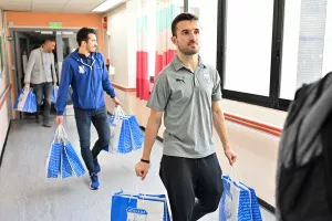 Επίσκεψη στο παιδιατρικό τμήμα του Γενικού Νοσοκομείου Λεμεσού (Φώτος)