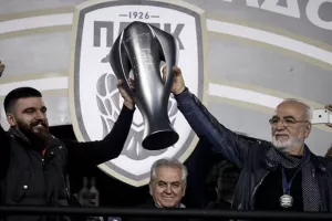 «Σας φτύνει όλη η Ελλάδα και εσείς νομίζετε ότι βρέχει»