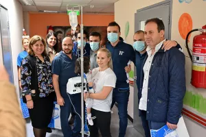Επίσκεψη στο παιδιατρικό τμήμα του Γενικού Νοσοκομείου Λεμεσού (Φώτος)