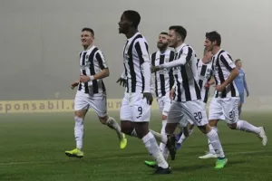 Πληρώθηκαν... και κέρδισαν! (9 στα 10 ο Αντόνε)