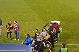 Φίλαθλοι με αναπηρία μαζί με τους ποδοσφαιριστές Ανόρθωσης και ΑΕΛ! (βίντεο/φώτος)