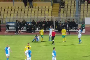 ΕΞΩ και ο Ενσούε/"Χτυπιόταν" στο έδαφος (φώτος)