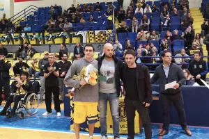 Tιμητική Παλάλα/"Σεισμός" από τους ΑΕΛίστες και... νίκη (βίντεο/φώτος)