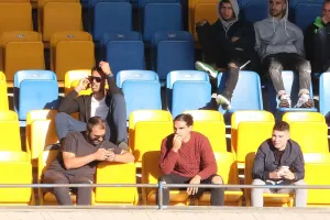 Οι ΑΕΛίστες στο Απόλλων - Άρης και το... ενδιαφέρον του Βοζίνια