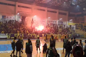 Tιμητική Παλάλα/"Σεισμός" από τους ΑΕΛίστες και... νίκη (βίντεο/φώτος)