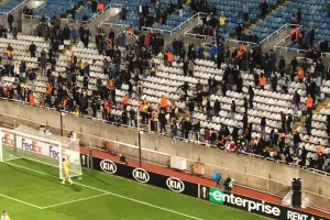 Στο φινάλε... κίτρινες μπάλες στον κόσμο (φώτος)
