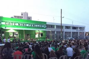 Θύρα 9/Συνέλευση στον κεντρικό