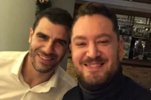ΕΔΩ ο γαμπρός! 