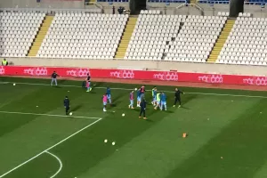Μέτριο ΑΠΟΕΛ, κρατάει μόνο το τρίποντο (Φώτος)