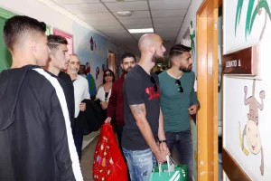ΟΜΟΝΟΙΑ/ Χριστουγεννιάτικη επίσκεψη στο Μακάρειο Νοσοκομείο (Φώτος)