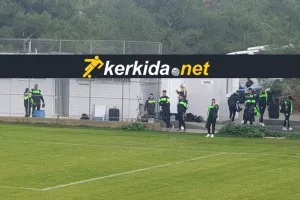 Έφτασε η αποστολή, αλλά... κερκίδα αντί αποδυτήρια! (ΦΩΤΟΣ)