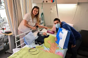 Επίσκεψη στο παιδιατρικό τμήμα του Γενικού Νοσοκομείου Λεμεσού (Φώτος)