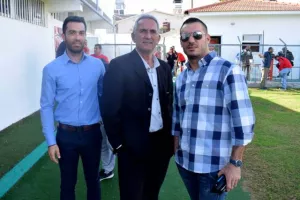 (ΦΩΤΟΣ) Το μοίρασαν οι Αραδιππιώτες παλαίμαχοι 