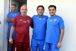 (ΦΩΤΟΣ) Το μοίρασαν οι Αραδιππιώτες παλαίμαχοι 