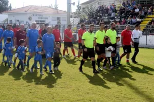 (ΦΩΤΟΣ) Το μοίρασαν οι Αραδιππιώτες παλαίμαχοι 
