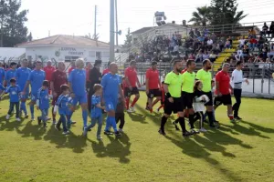(ΦΩΤΟΣ) Το μοίρασαν οι Αραδιππιώτες παλαίμαχοι 