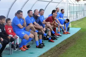 (ΦΩΤΟΣ) Το μοίρασαν οι Αραδιππιώτες παλαίμαχοι 