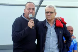 (ΦΩΤΟΣ) Το μοίρασαν οι Αραδιππιώτες παλαίμαχοι 