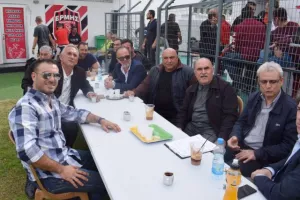 (ΦΩΤΟΣ) Το μοίρασαν οι Αραδιππιώτες παλαίμαχοι 