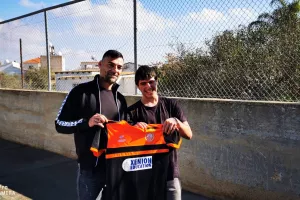 Στο ειδικό σχολείο Απ. Βαρνάβα/ Έπαιξαν μπάλα και... "ΑΓΙΑ ΝΑΠΑ" (Φώτος/Βίντεο)
