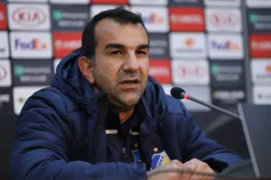 ΧΑΤΖΗΛΟΥΚΑΣ: "Ούτε ένα στο εκατομμύριο πρώτος προπονητής" 