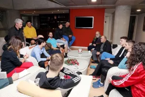 Ο Πρόεδρος του ΚΟΑ συναντήθηκε με Ελλαδίτες αθλητές στο εθνικό στάδιο στίβου