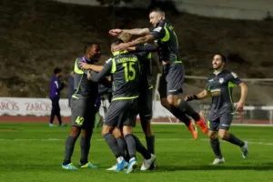 Τρίποντη... ανάσα με ΑΡΑΓΙΟΥΡΙ! (φώτος)