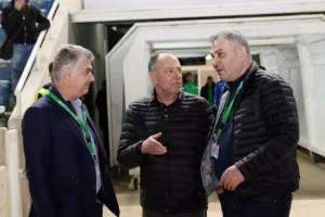 Από έναν... ΜΟΙΡΑΙΟ και από έναν ΒΑΘΜΟ (Φώτος)
