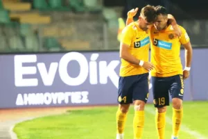 (ΦΩΤΟΡΕΠΟΡΤΑΖ) Κίτρινα χαμόγελα, Καλά Χριστούγεννα 
