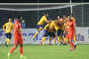 (ΦΩΤΟΡΕΠΟΡΤΑΖ) Κίτρινα χαμόγελα, Καλά Χριστούγεννα 