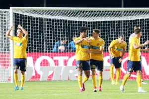 (ΦΩΤΟΡΕΠΟΡΤΑΖ) Κίτρινα χαμόγελα, Καλά Χριστούγεννα 