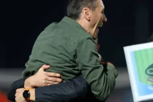 (ΦΩΤΟΡΕΠΟΡΤΑΖ) Κίτρινα χαμόγελα, Καλά Χριστούγεννα 
