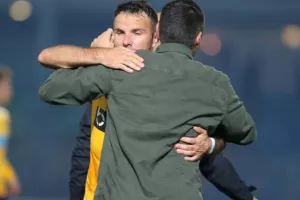 (ΦΩΤΟΡΕΠΟΡΤΑΖ) Κίτρινα χαμόγελα, Καλά Χριστούγεννα 