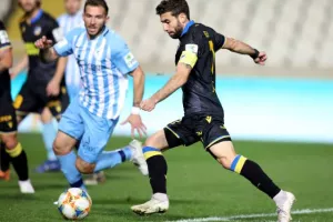 Μέτριο ΑΠΟΕΛ, κρατάει μόνο το τρίποντο (Φώτος)